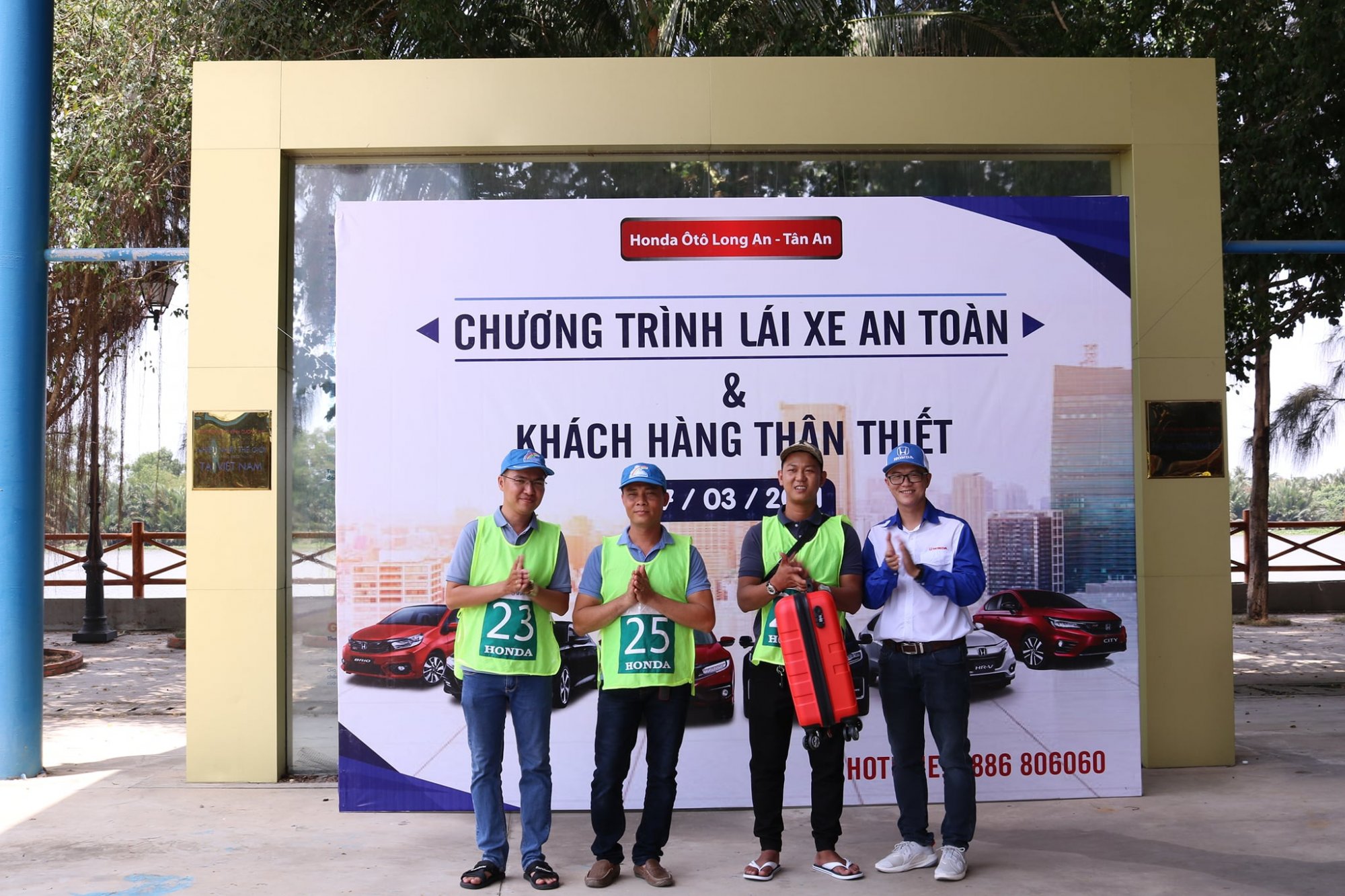 lai_xe_an_toan_ket_hop_khach_hang_than_thiet_4_1