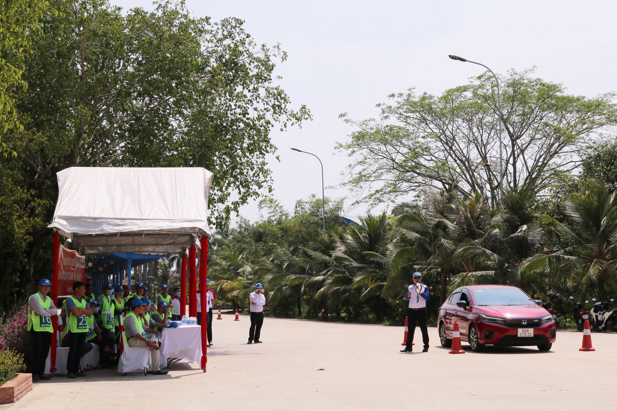 lai_xe_an_toan_ket_hop_khach_hang_than_thiet_6