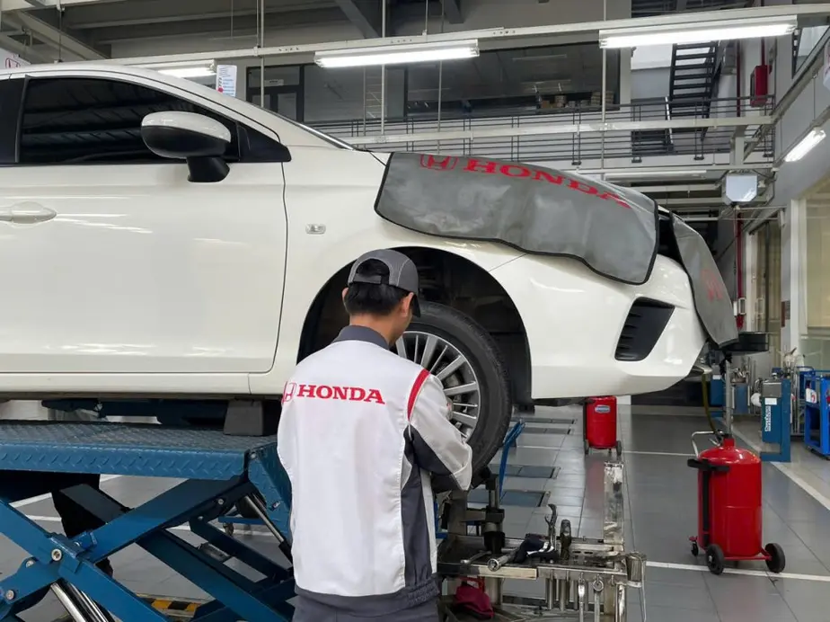 Chính sách bảo hành ảnh hưởng đến quyết định mua xe và giữ giá trị sử dụng lâu dài.